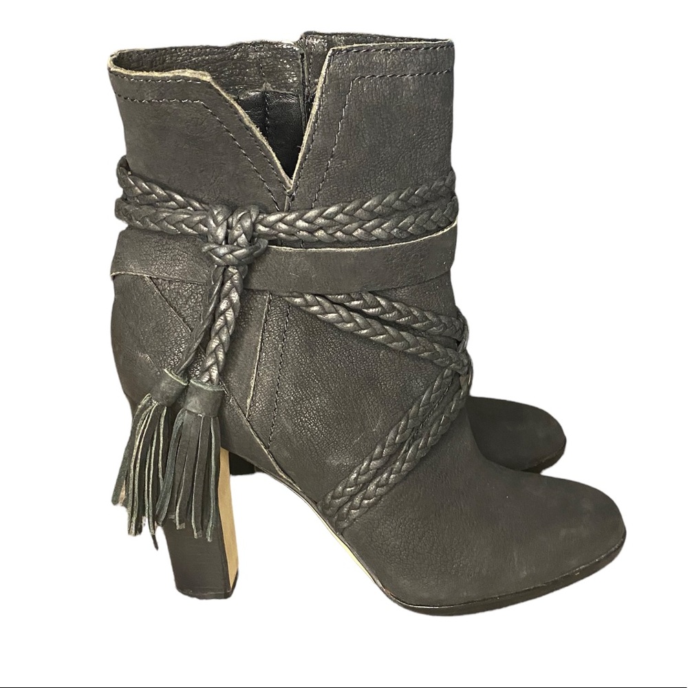 NEW Vince Camuto Size 7 Boots